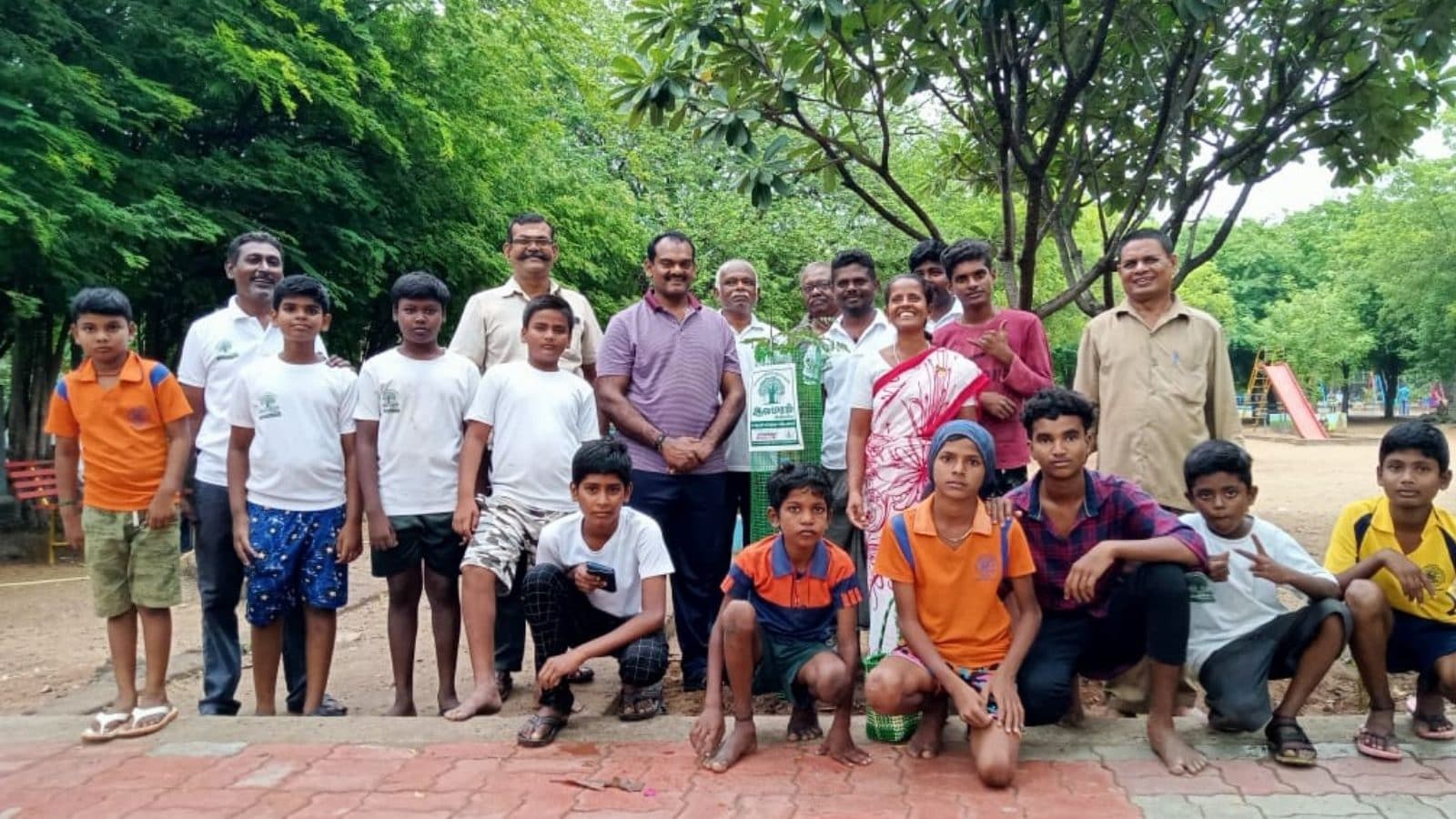 விருதுநகரை பசுமையாக்க நீங்களும் கைகோர்க்கலாம்..  ஆலமரம் அமைப்பின் அசத்தும் மக்கள் பணி..