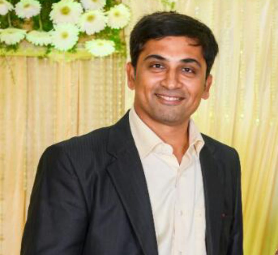 ரயில் பாத்ரூம் ஜன்னல்.. வெளியில் இருந்து பார்க்கும்போது அப்படியே தெரிந்ததால் அதிர்ந்துபோன பயணி