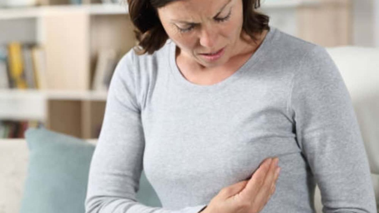 World Breast Cancer Month : தீவிரமான மார்பகப் புற்றுநோயின் அறிகுறிகள் எப்படி  இருக்கும்..? தெரிந்துகொள்ளுங்கள்