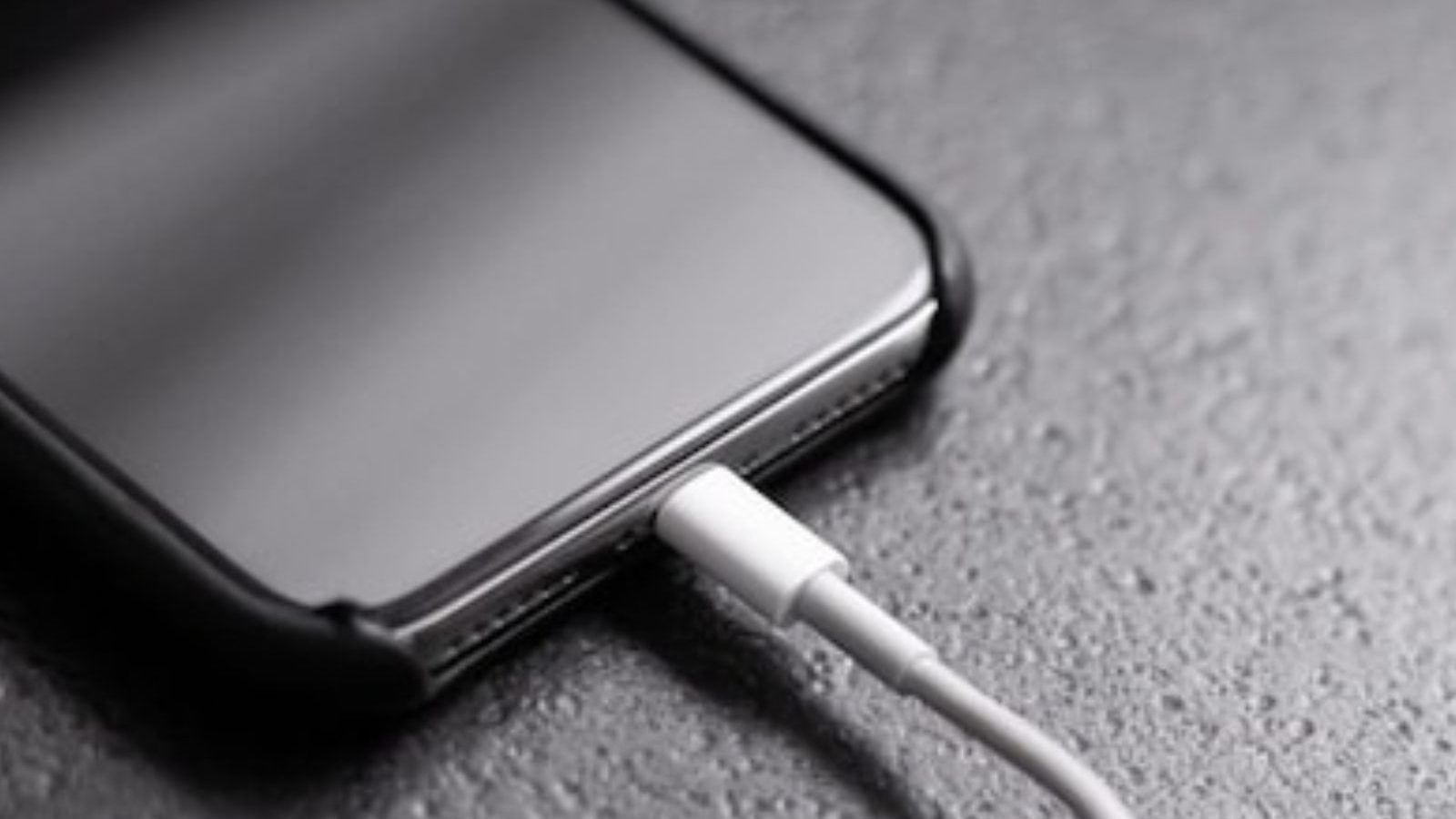 ஐபோன் ஓனர்களுக்கு ஹேப்பி நியூஸ்.. சார்ஜ் செய்வது ஈசிதான்.. விவரம் சொன்ன ஆப்பிள்!