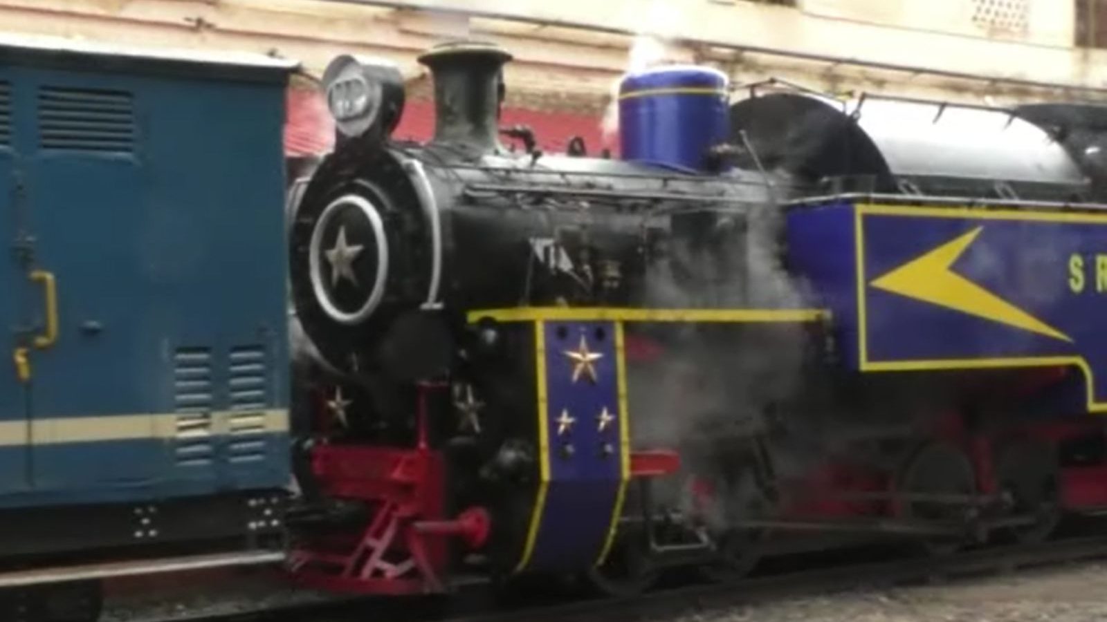 ரூ 9.30 கோடி மதிப்பில் டீசலில் இயங்கும் புதிய நீராவி மலை ரயில் எஞ்சின்.. சோதனை ஓட்டம் வெற்றி..!