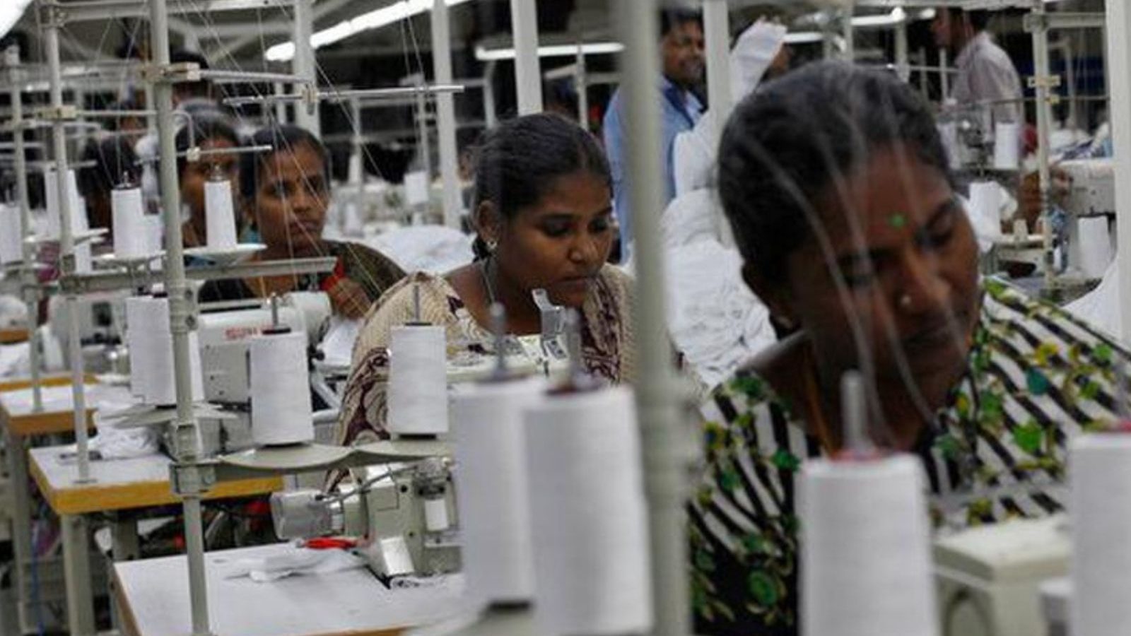 தற்காலிக ஒப்பந்தத்தில் வேலை பாக்குறீங்களா? இந்த சட்டம் குறித்து கண்டிப்பா தெரிஞ்சுக்கோங்க!