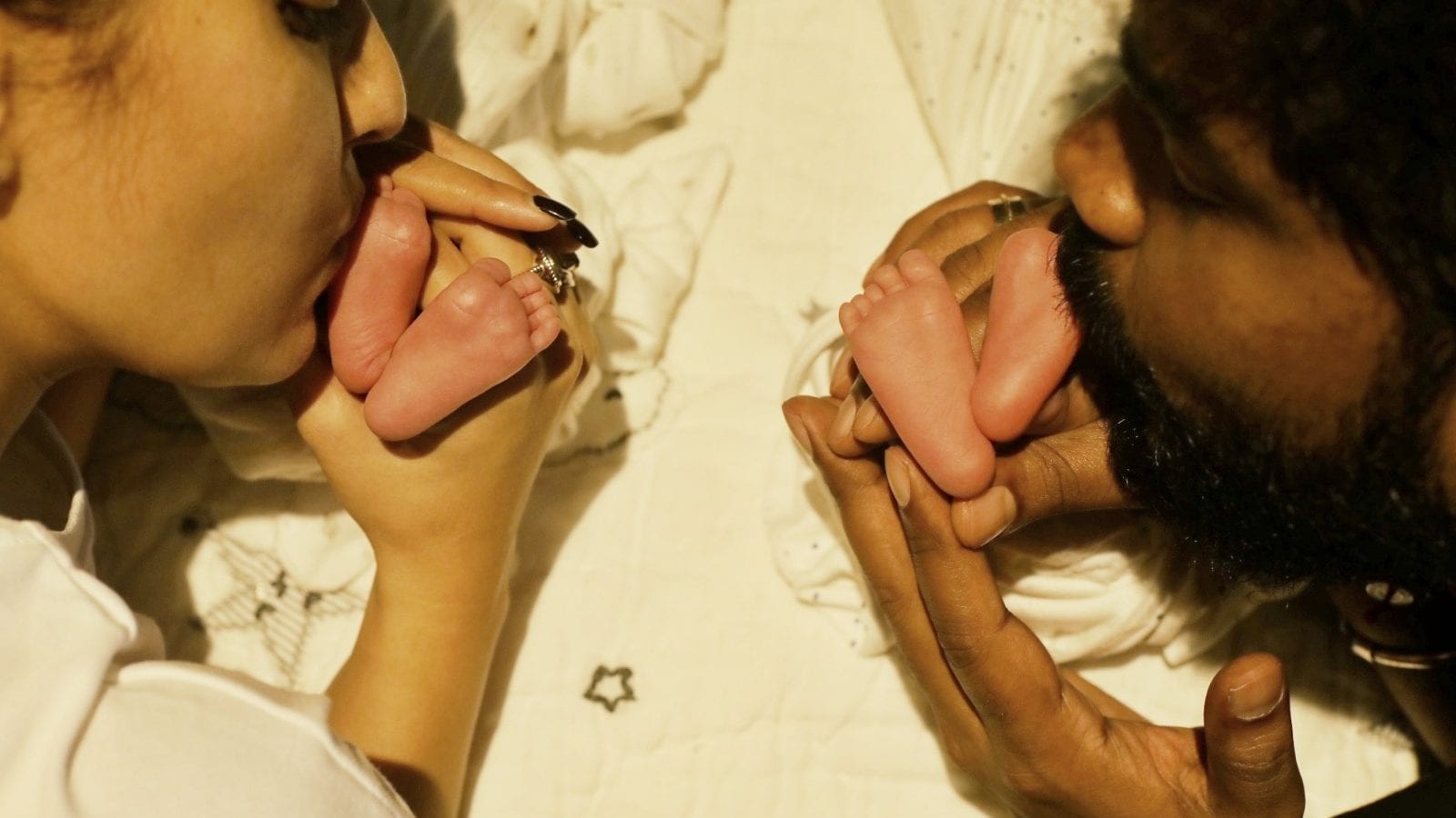 Nayanthara vignesh shivan became parents of twin baby uyir ulagam – கண்கள் நீயே.. காற்றும் நீயே.! இரட்டைக் குழந்தைக்கு பெற்றோர் ஆன நயன்