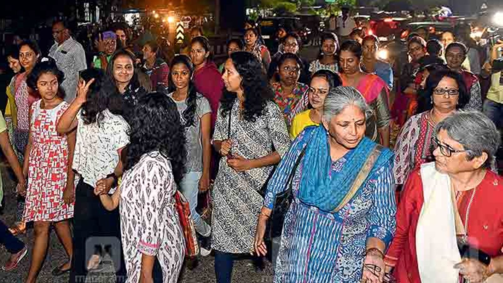 'கேர்ள்ஸ் நைட் அவுட்!’.. கேரளாவில் பெண்களுக்காக நடந்த திருவிழா -  மூவாட்டுப்புழா எம்எல்ஏ-வின் அசத்தல் முன்னெடுப்பு