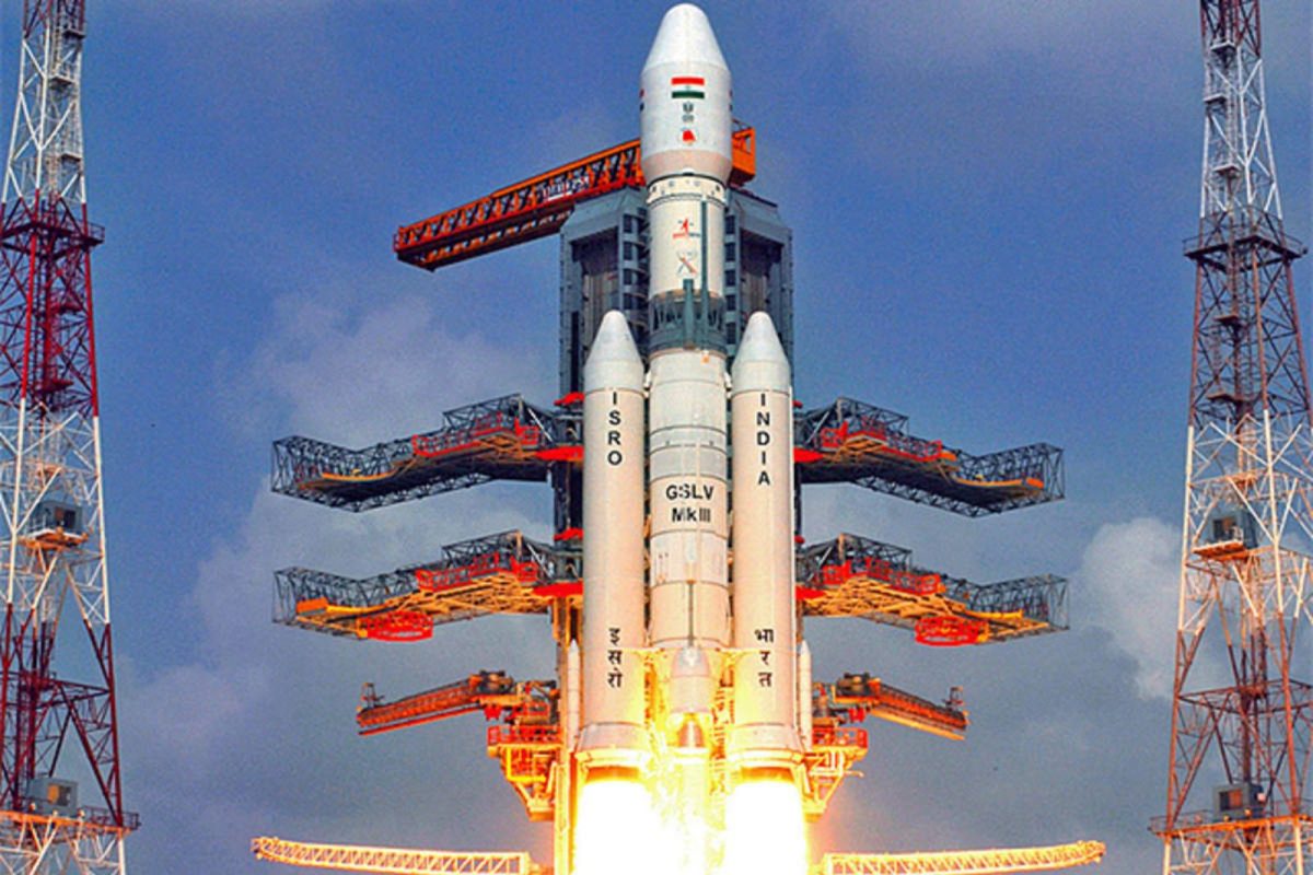 36 செயற்கைக்கோள்களை ஒரே ராக்கெட்டில் விண்ணில் நிலைநிறுத்தி இஸ்ரோ சாதனை
