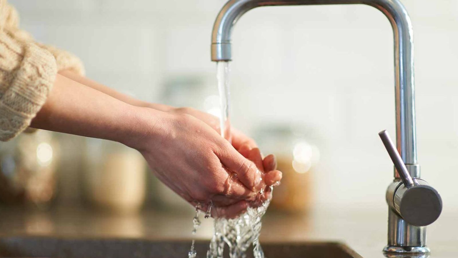 கைகளை இப்படித்தான் கழுவனுமாம்... கண்டிப்பா தெரிஞ்சிக்கோங்க..