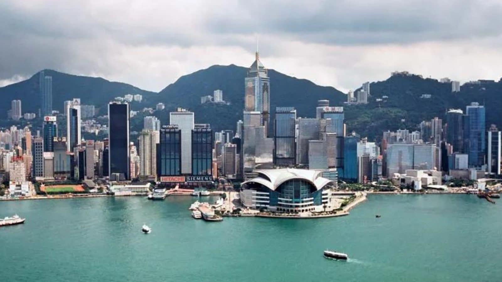 வெளிநாட்டுக்குச் சுற்றுலா செல்ல ஆசையா? அதிரடி சலுகையாக 5 லட்சம் இலவச விமான டிக்கெட்!