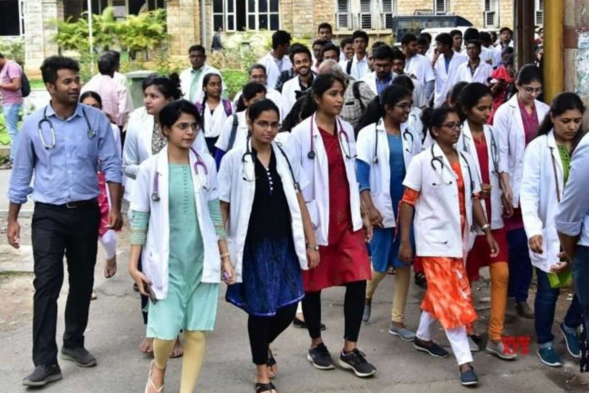 சுயநிதி மருத்துவக் கல்லூரிகளுக்கான கட்டணம் உயர்வு - முழு விவரம்!