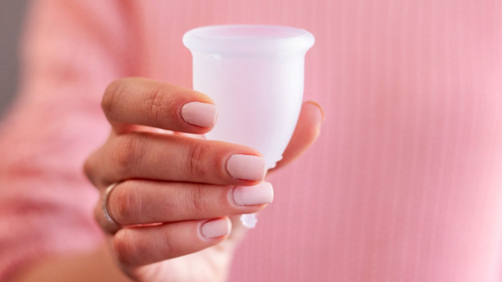 மென்சுரல் கப் பயன்படுத்துபவரா..? தொற்று ஏற்படாமல் இருக்க சுத்தமாக பராமரிக்க கைட்லைன்..!