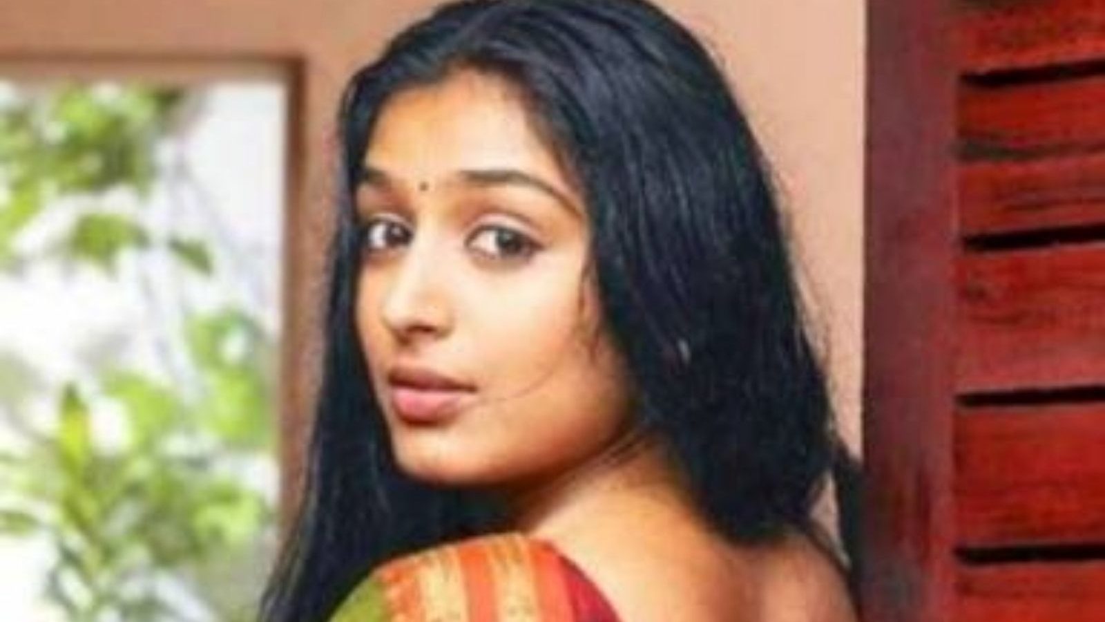 முன்னாள் மிஸ் ஆந்திரா... ஐந்து வருடத்திற்குப் பின் நடிப்புக்கு திரும்பிய சத்தம் போடாதே பட நாயகி!