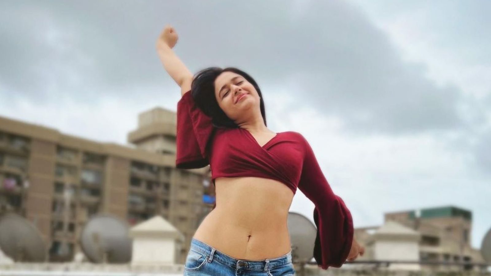 நடிகை பூனம் பஜ்வாவின் மொட்டை மாடி வைப்ஸ்..