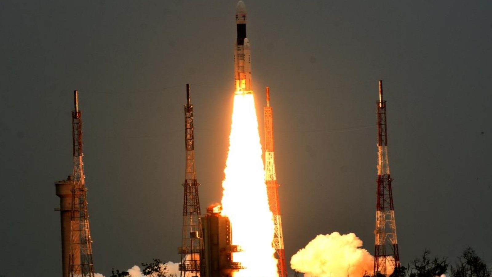 வெற்றிகரமாக 36 செயற்கைகோள்களை விண்ணில் நிலை நிறுத்திய இஸ்ரோ..!