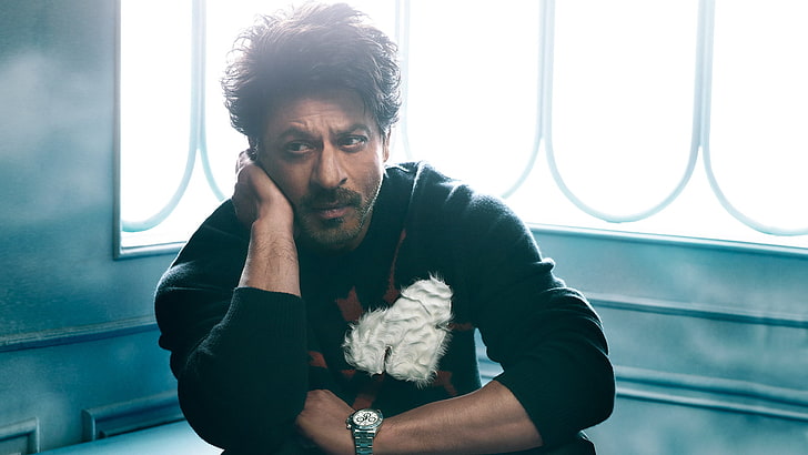  இந்நிலையில் ஷாரூக் கான் தனது ட்விட்டர் பக்கத்தில் #AskSRK என்ற ஹேஸ்டேக் மூலமாக ரசிகர்களின் கேள்விகளுக்கு பதிலளித்து வருகிறார். அப்போது ரசிகர் ஒருவர் நீங்கள் ஓய்வுபெற்ற பிறகு உங்களுக்கு அடுத்த பெரிய நட்சத்திரம் யார்?" என்று கேள்வி எழுப்பினார்.