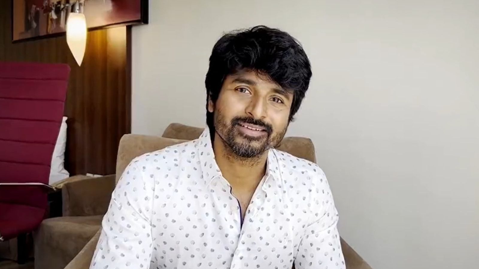 அடுக்கடுக்காக கேள்வி கேட்ட ஃபேன்ஸ்.. சிரித்த முகத்தோடு பதில் சொன்ன பிரின்ஸ் சிவகார்த்திகேயன்!