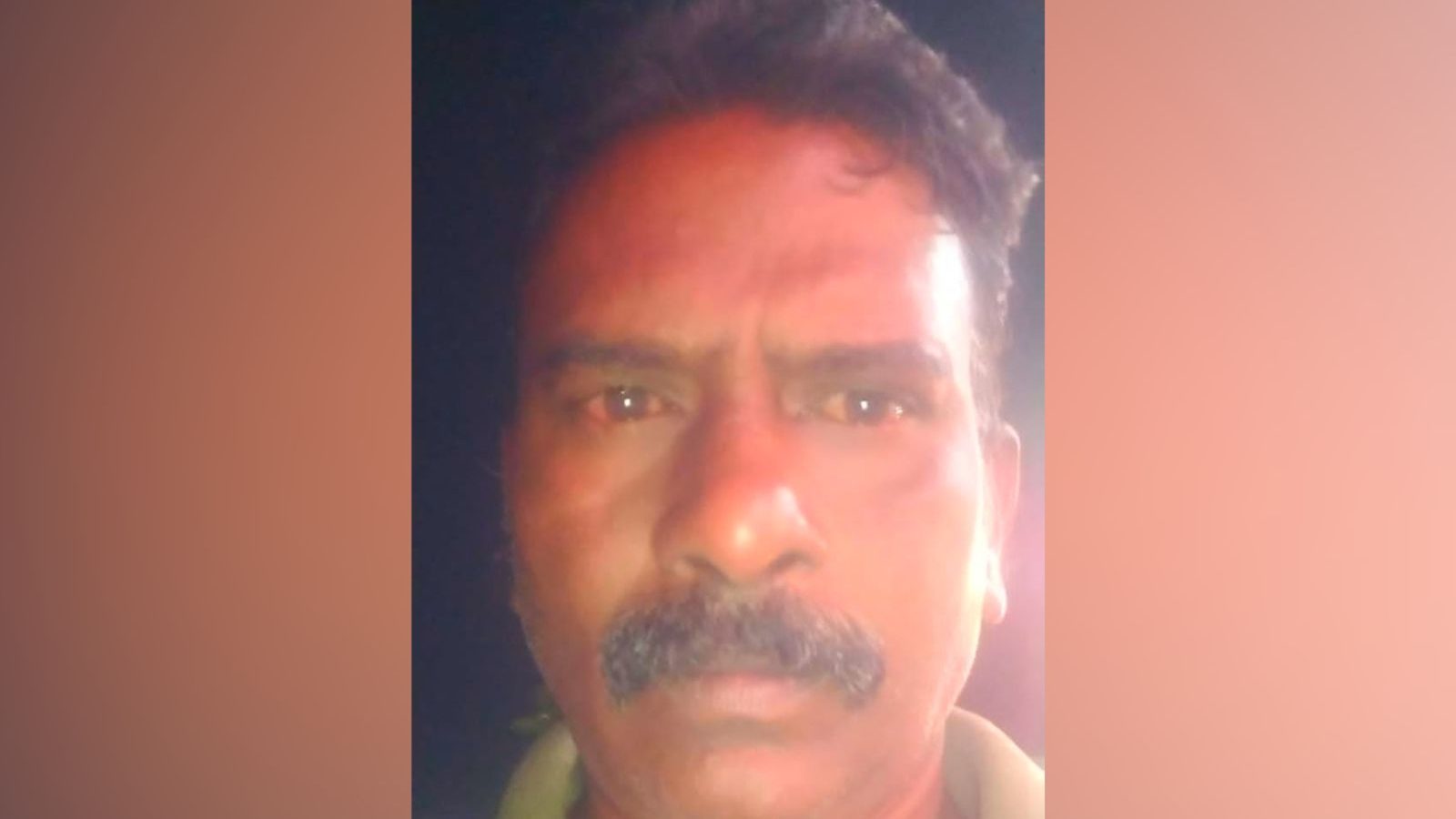 போலீஸ்காரர் முகத்தில் பெப்பர் ஸ்பிரே அடித்து வழிப்பறி முயற்சி.. சைரன் அடித்ததால் கொள்ளையர்கள் ஓட்டம்