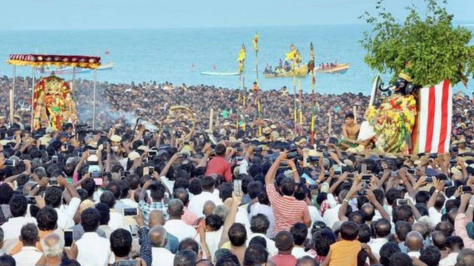 கந்தசஷ்டி 2022: திருச்செந்தூரில் நாளை சூரசம்ஹாரம்... சூரபத்மன் வதத்தை காண திரளும் பக்தர்கள்