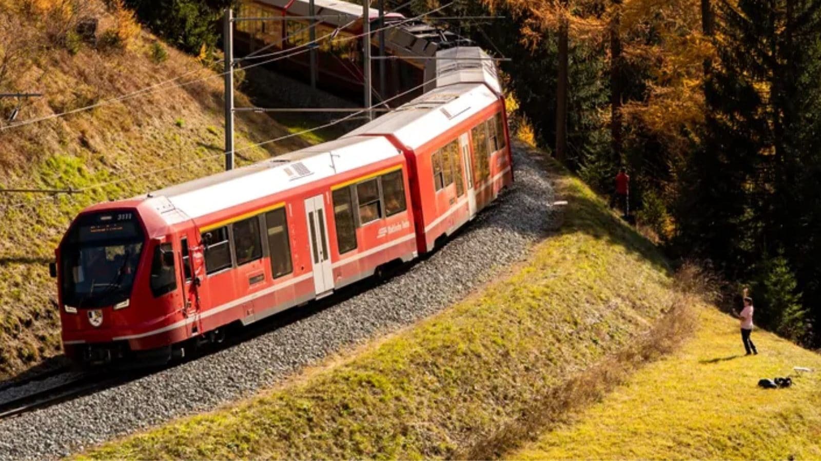 1.9 கி.மீ நீளம் கொண்ட உலகின் மிக நீளமான பயணிகள் ரயில்... ஸ்விட்சர்லாந்து செய்த சாதனை!