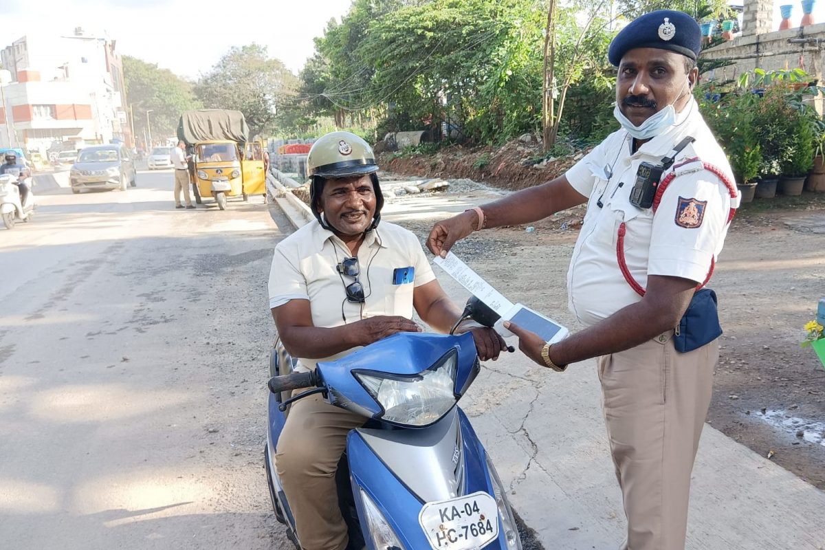 போலீஸ்க்கு அபராதம் போட்ட போலீஸ்