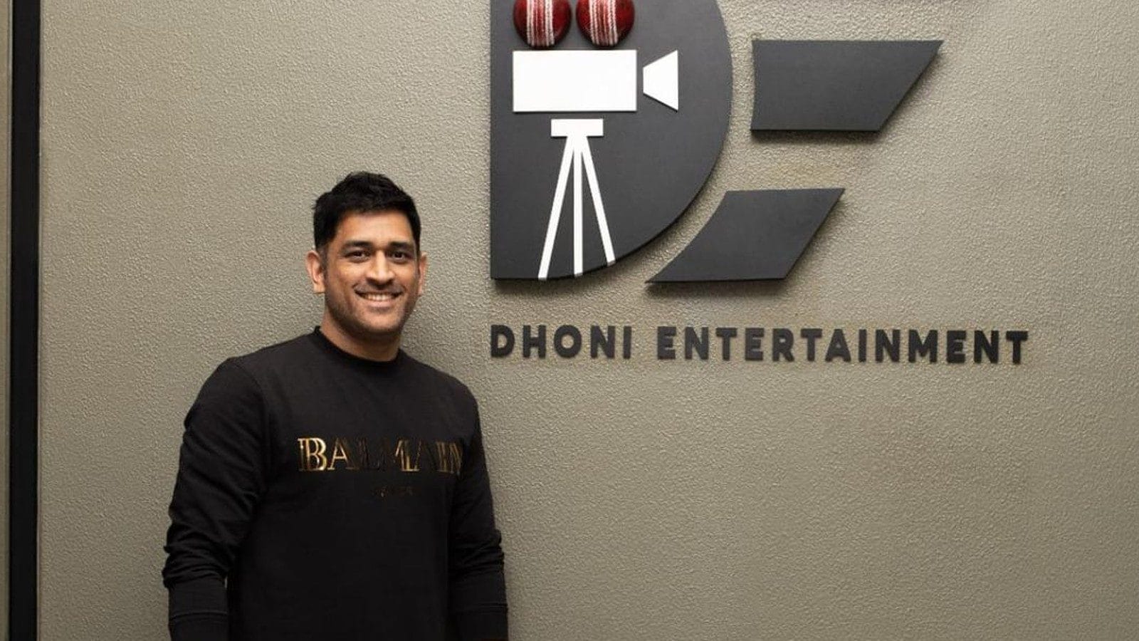 தோனி தயாரிக்கும் தமிழ் திரைப்படத்தின் ஹீரோ இவரா? ஆச்சரியத்தில் கோலிவுட்!