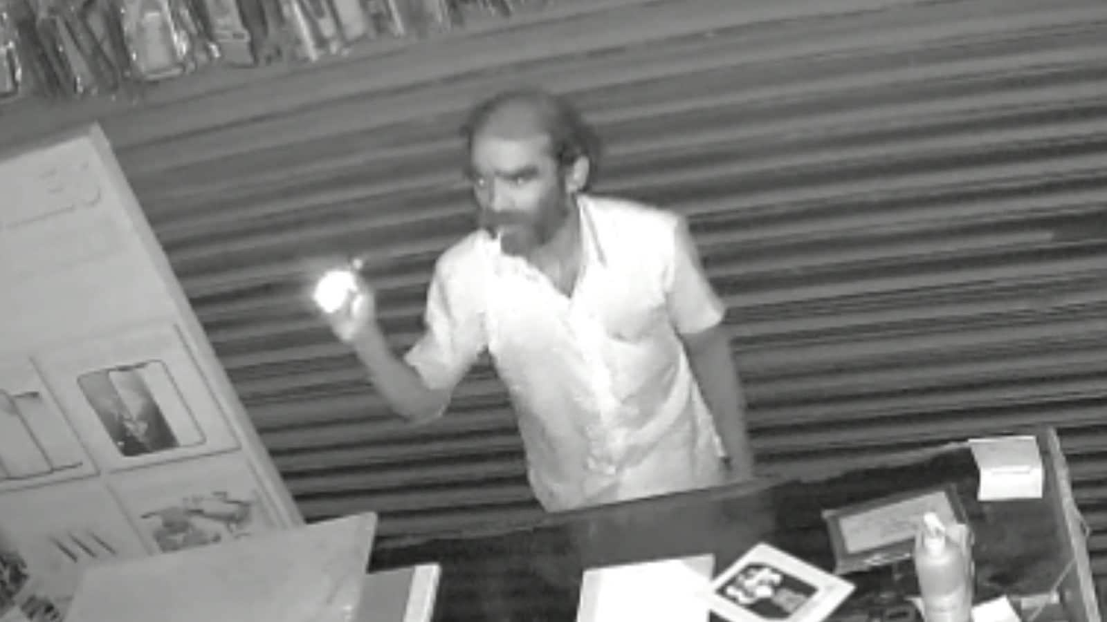 கோவையில் செல்போன் கடையில் கைவரிசை - சிசிடிவியில் சிக்கிய கொள்ளையன்