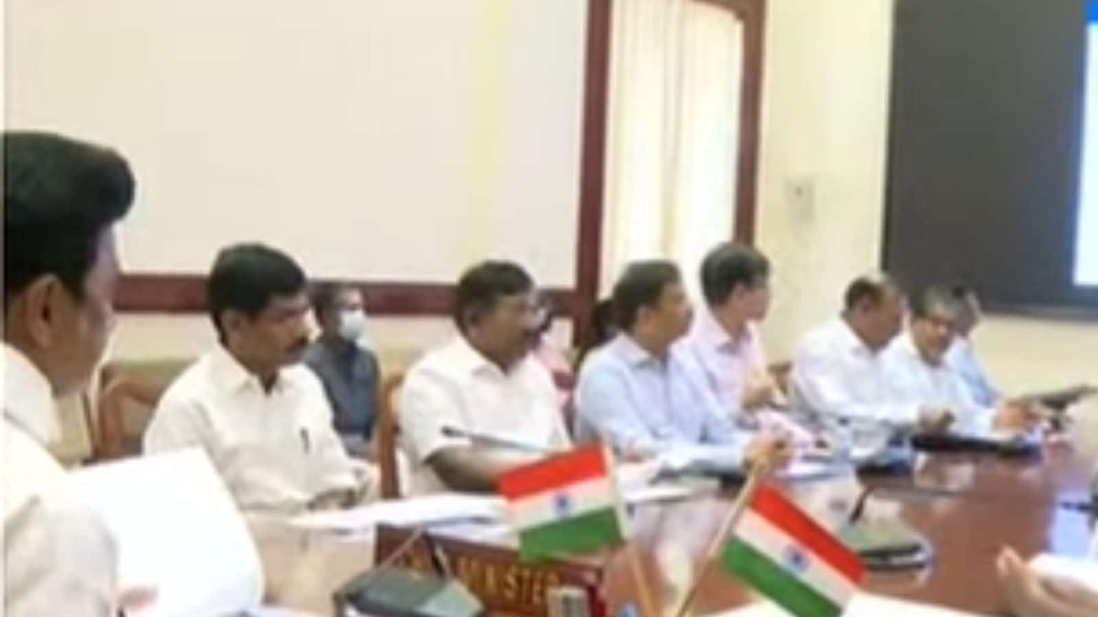 அடுத்த ஆண்டு பொங்கல் பரிசு தொகுப்பு?  அதிகாரிகளுடன் முதலமைச்சர் மு.க.ஸ்டாலின் ஆலோசனை