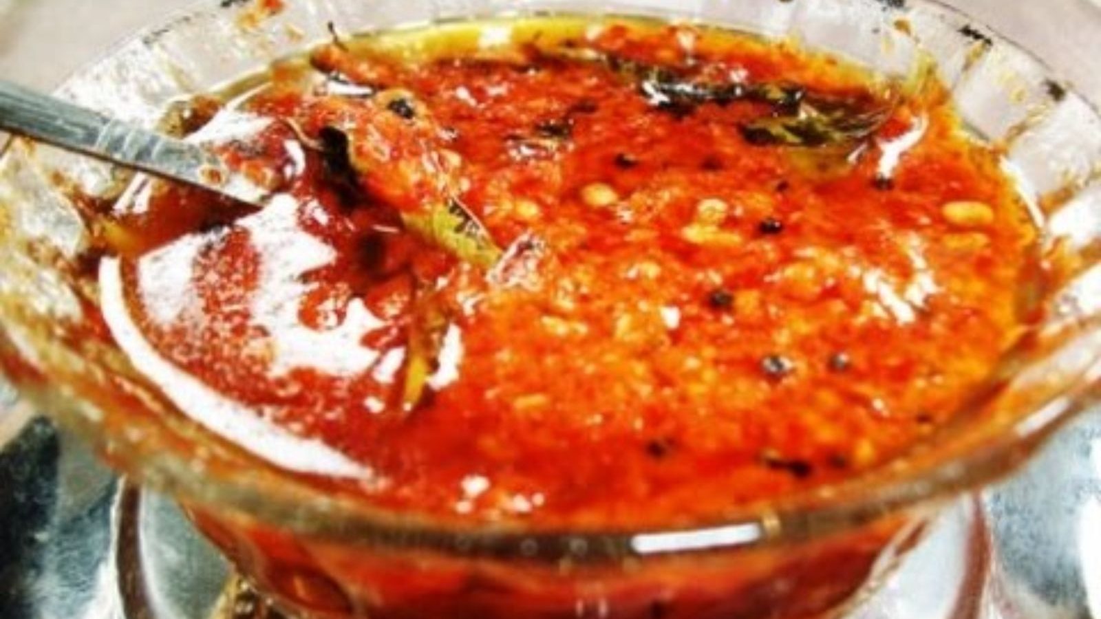 டிபனுக்கும் லஞ்சுக்கும் ஒரே சட்னி.. 5 நிமிஷத்துல ஈசியா பண்ணலாம் காரசார மிளகாய் சட்னி.!