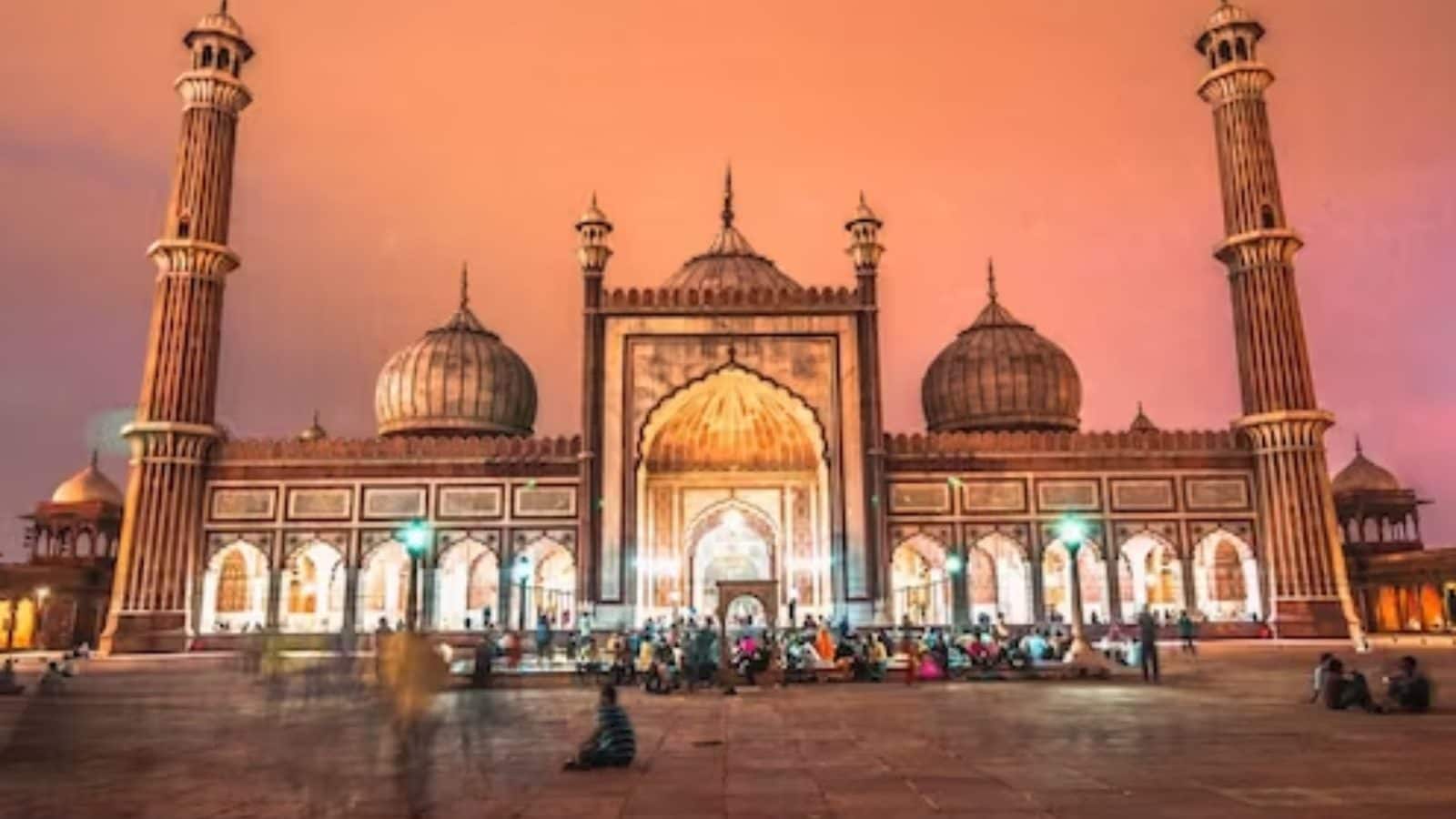 ஜம்மா மசூதிக்குள் பெண்கள் தனியாக வரக்கூடாது - சர்ச்சையை கிளப்பிய இமாமின் உத்தரவு!