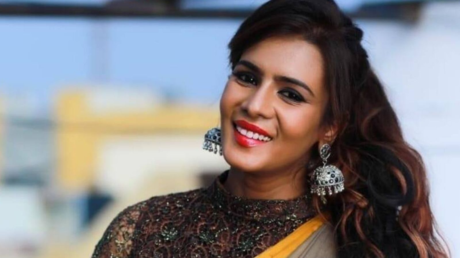 தங்குமிடத்தை அடிக்கடி மாற்றும் மீராமிதுன்.. ஒரு விவரமும் கிடைக்கல..  கோர்ட்டில் தகவல் சொன்ன போலீசார்!