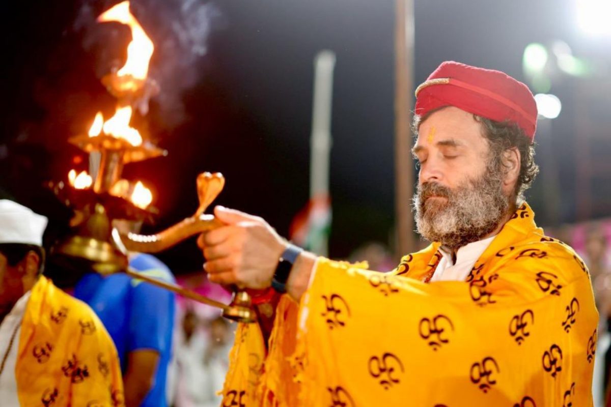 ஓம்காரேஸ்வரர் கோயிலில் காவி உடையுடன் ஆரத்தி எடுத்து வழிபட்ட ராகுல்!