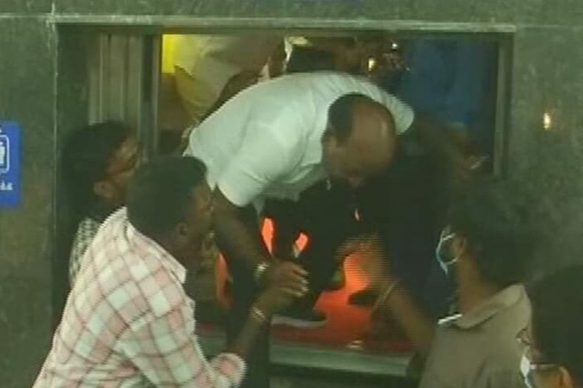 லிப்டில் சிக்கிய அமைச்சர் மா.சுப்பிரமணியன்.. பத்திரமாக மீட்பு..