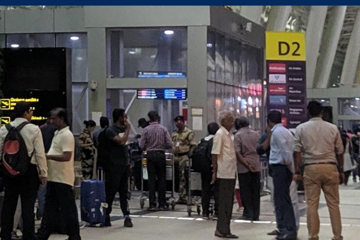 விமானம் வெடித்து சிதறும்.. சென்னை விமான நிலையத்தில் பதற்றம்!