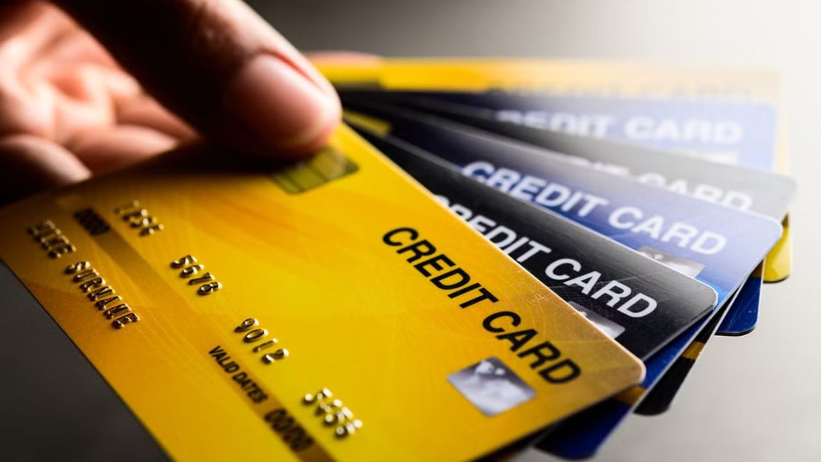 கிரெடிட் கார்டு பயன்படுத்துபவர்களா நீங்கள்.. இந்த தவறுகளை மட்டும் செய்ய வேண்டாம்