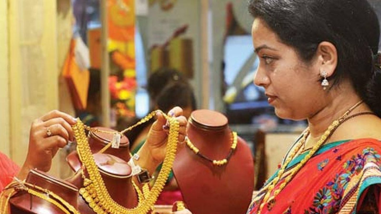 Gold Rate | மீண்டும் குறைய தொடங்கியது தங்கம் விலை... இன்றைய விலை நிலவரம் என்ன?