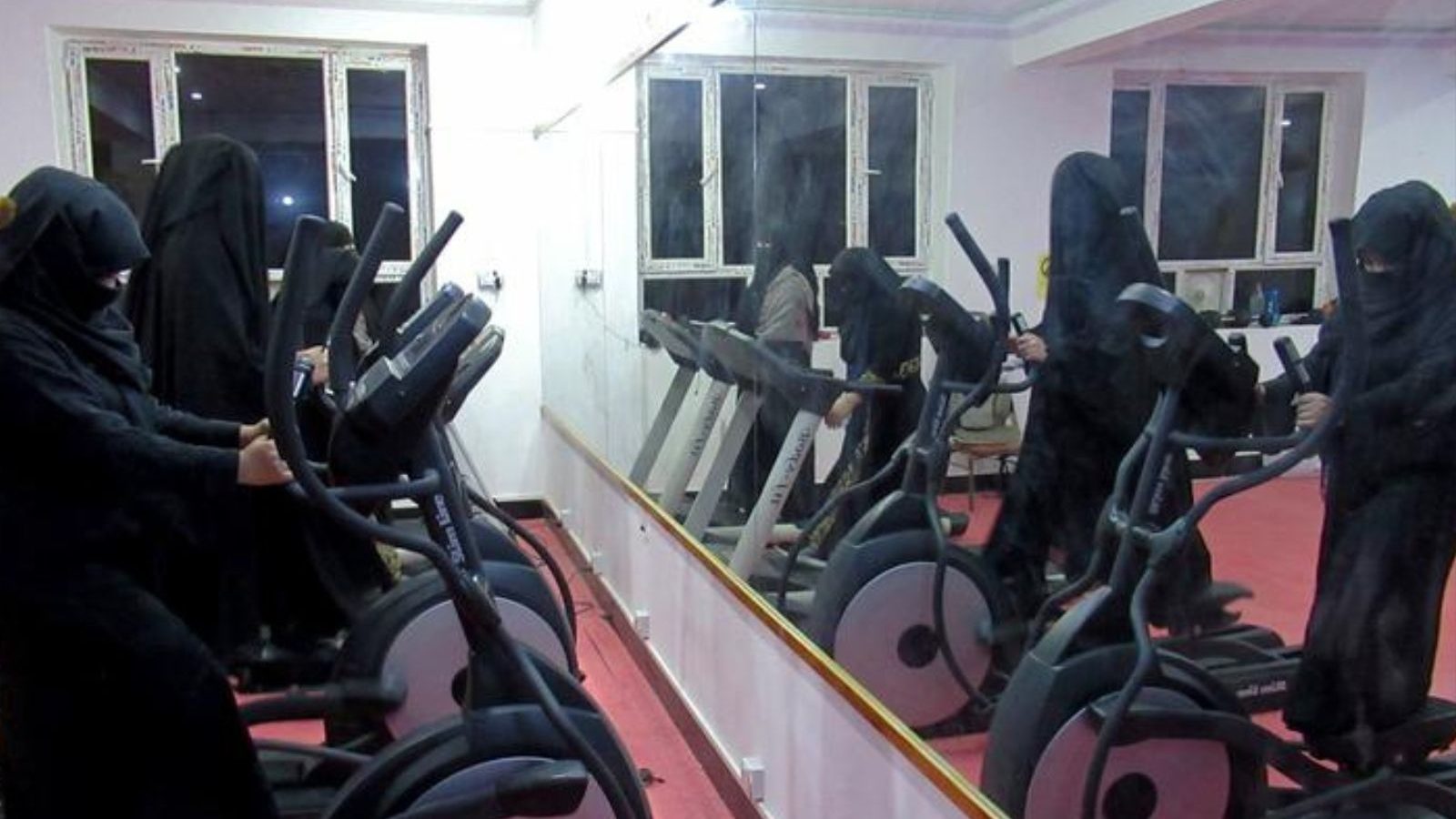 ஆப்கானிஸ்தானில் பெண்கள் ஜிம்முக்கு செல்ல தடை – தலிபான்கள் அதிரடி