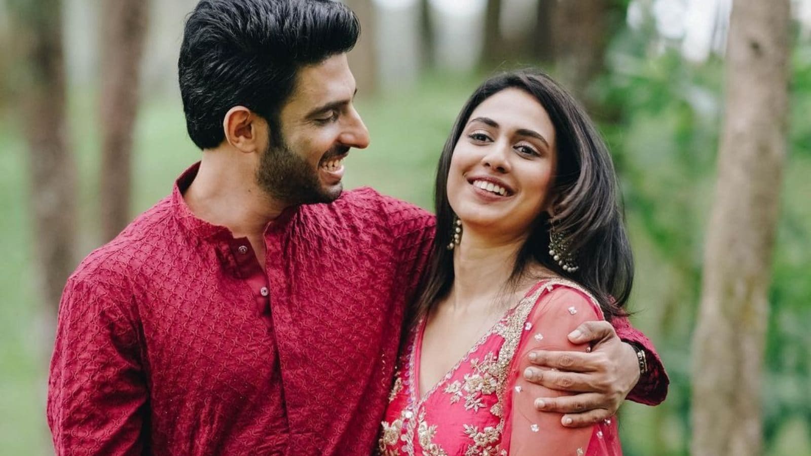 நிச்சயதார்த்தம் செய்துக் கொண்ட பைரவா பட நடிகை!