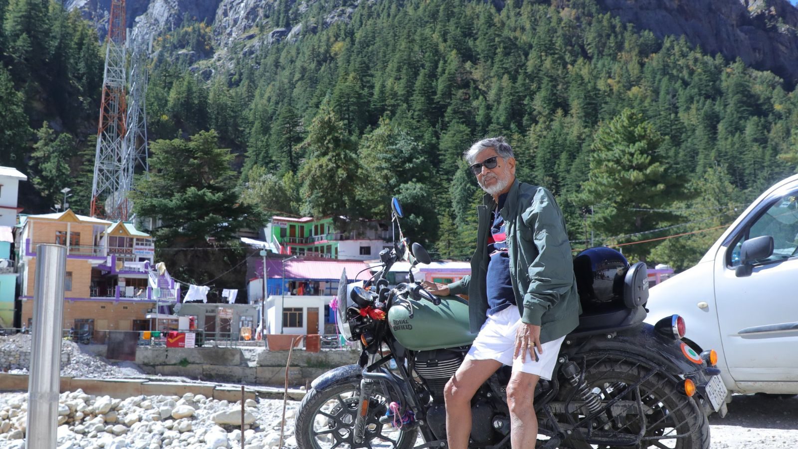 SA Chandrasekhar: நடிகர் அஜித் போல பைக் பயணம்... இமயமலையில் எஸ்.ஏ.சந்திரசேகர்!