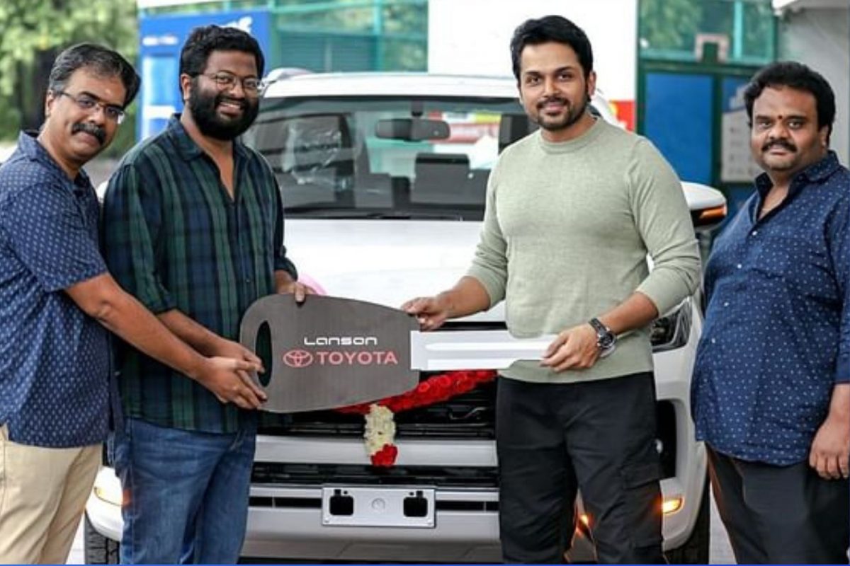 சர்தார் வெற்றியை தொடர்ந்து இயக்குநருக்கு கார் பரிசளித்த தயாரிப்பாளர்!