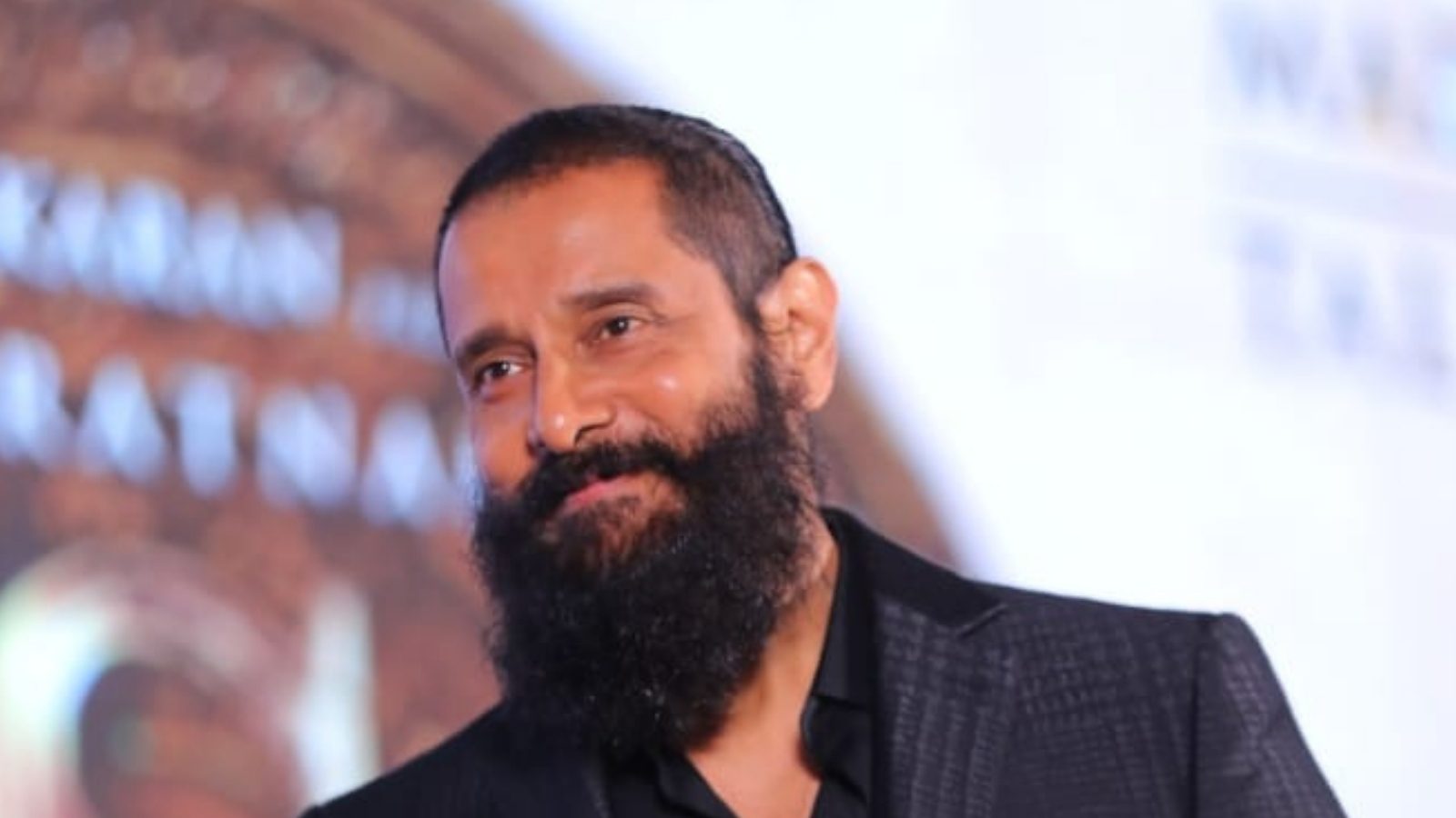 பா.ரஞ்சித்தை தொடர்ந்து தனுஷ் பட இயக்குநருடன் இணையும் விக்ரம்