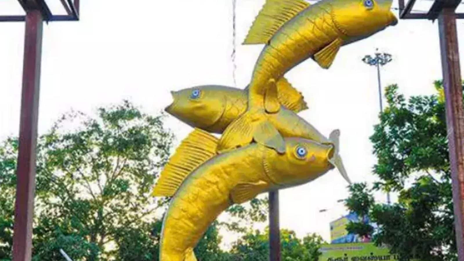 பாண்டியநாட்டின் அடையாளம் எங்கே? மதுரை ரயில் நிலையத்தில் 3 மீன் சிலைகளை நிறுவ கோரிக்கை..!