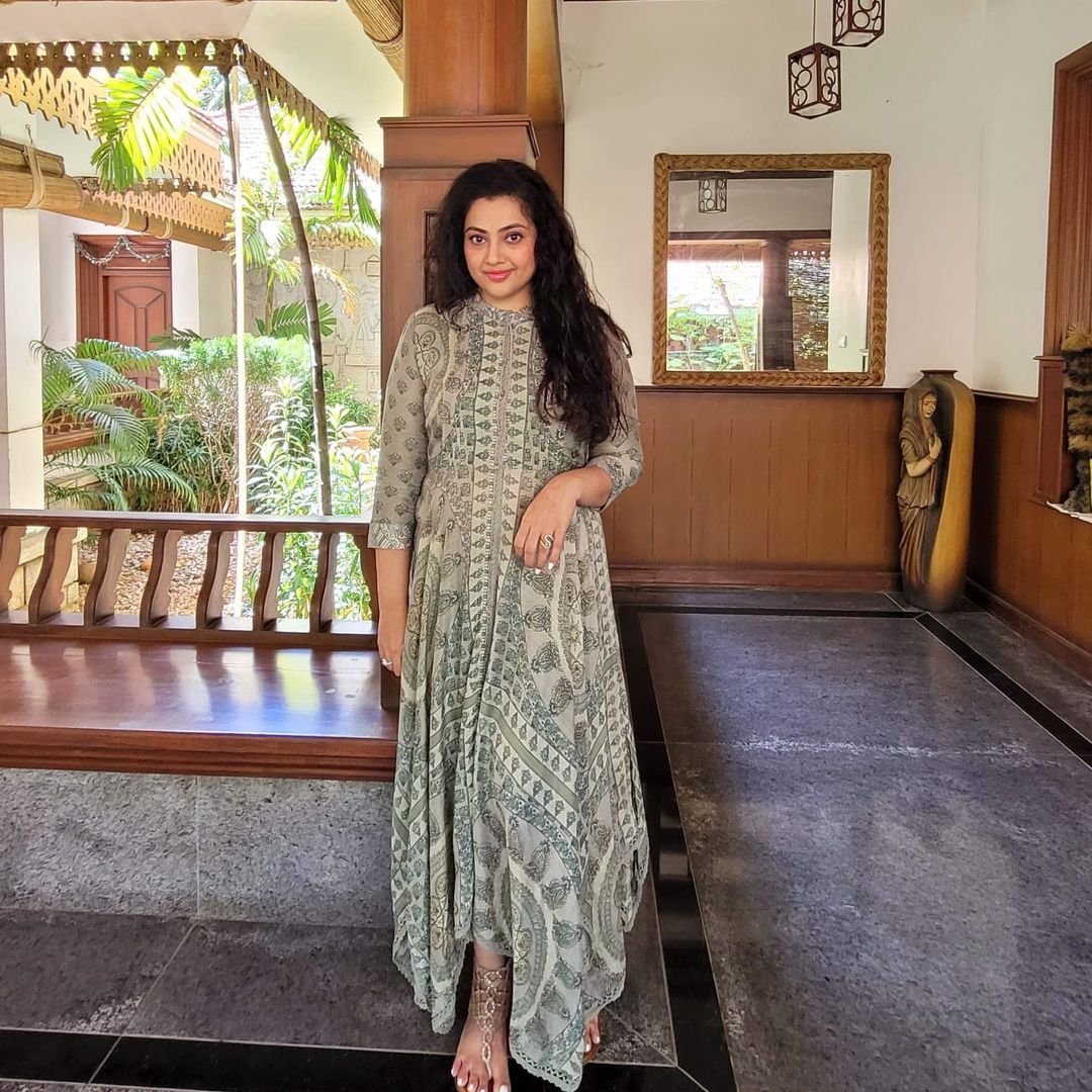  தமிழ், தெலுங்கு, மலையாள படங்களில் நடித்து பிரபலமானவர் நடிகை மீனா. அவர் கடைசியாக ரஜினிகாந்த் நடித்த 'அண்ணாத்த' படத்தில் நடித்திருந்தார்.