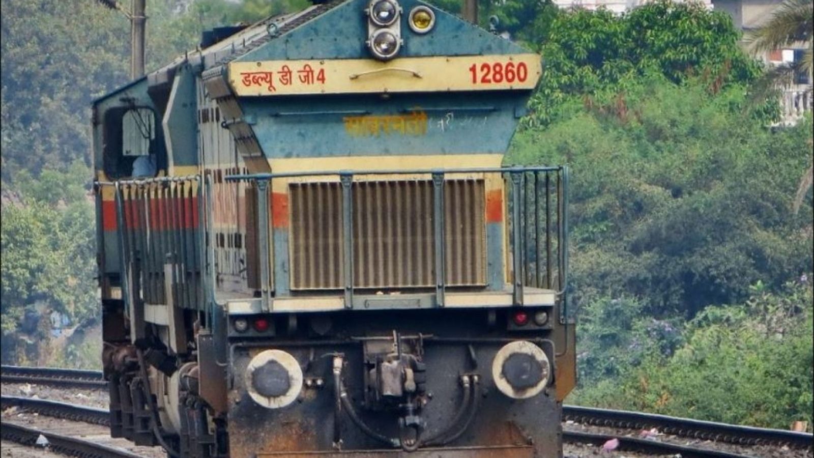 ரயிலில் திருடி போரடிச்சிருச்சு.. ரயில் எஞ்சினையே திருடுவோம்… பீகார் பகீர்..