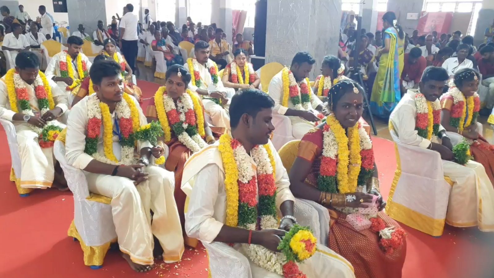 திருச்சி சமயபுரம் கோவிலில் 18 ஜோடிகளுக்கு திருமணம்..