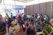 வீட்டிலேயே நாப்கின் தயாரிக்கும் இலவசப் பயிற்சி - தேனியில் ஆர்வத்துடன் பெண்கள் பங்கேற்பு