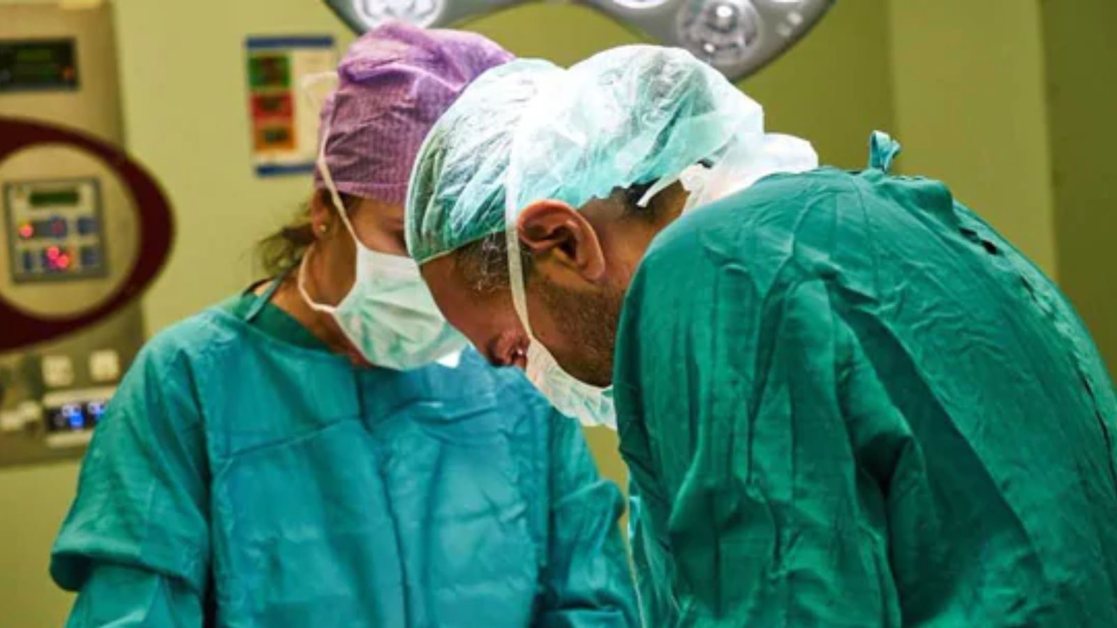 27 கோடி லஞ்சம் பெற்ற புகார் : 5 ஆண்டுகள் சிறை தண்டனை விதிக்கப்பட்ட இந்திய வம்சாவளி மருத்துவர்!