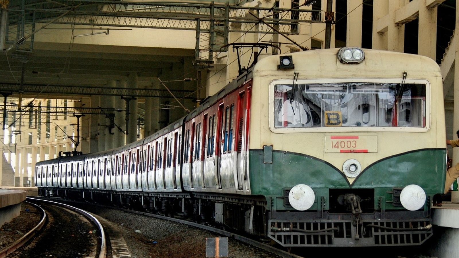 ரயில் பயணிகள் கவனத்திற்கு... சென்னை கடற்கரை - சேப்பாக்கம் இடையே ரயில் சேவை ரத்து...!