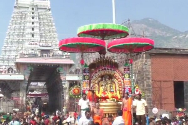 திருவண்ணாமலை கார்த்திகை தீபத் திருவிழா 4ம் நாள்... நாக வாகனத்தில் வலம்