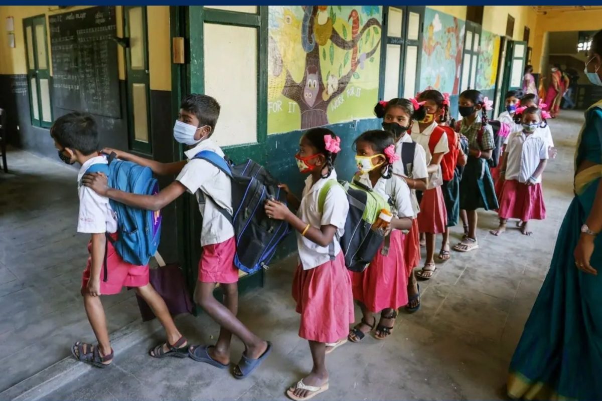 விடுமுறைக்கு பின் பள்ளி திரும்பும் மாணவர்கள் முகக்கவசம் அணிய வேண்டுமா?