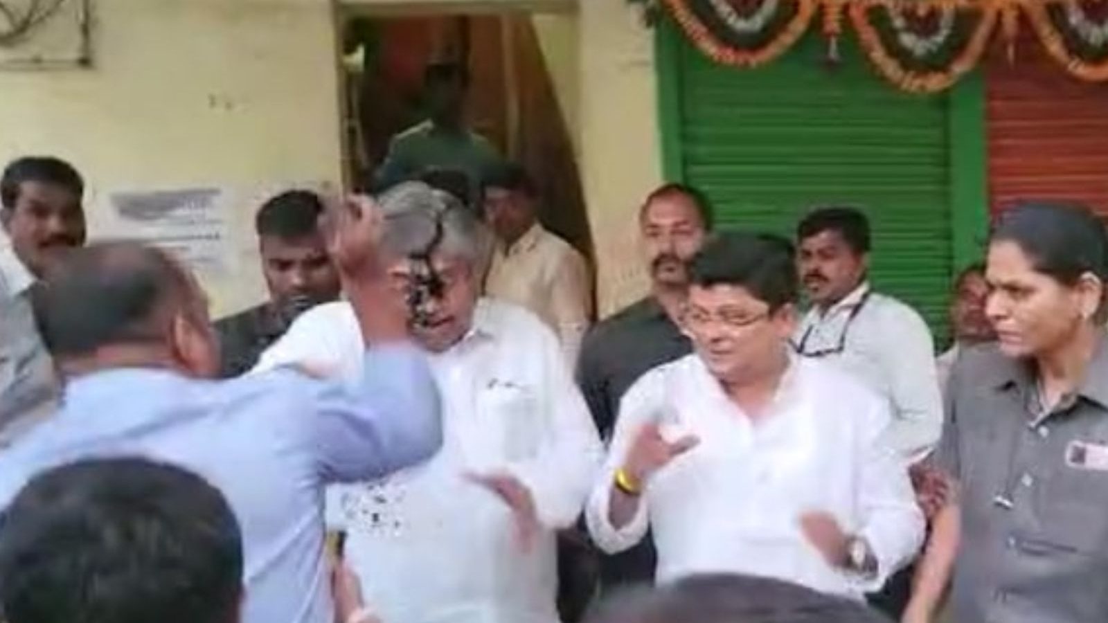 அம்பேத்கர் குறித்த கருத்தால் சர்ச்சை - பாஜக அமைச்சர் மீது கருப்பு மை வீச்சு தாக்குதல்!