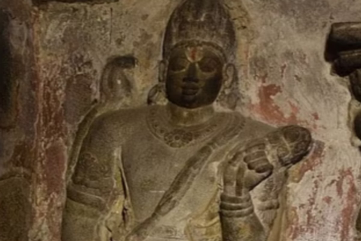  கி.பி 730ஆம் ஆண்டில் நந்திவர்ம பல்லவன் காலத்தில் மலையைக் குடைந்து சிவ பெருமானுக்கு குடைவரைக் கோவிலை அமைந்து அதற்கு வாகீஸ்வரர் என்று பெயரிட்டு போற்றி வந்ததை அங்கிருக்கும் கல்வெட்டு ஒன்றின் குறிப்பு சொல்கிறது.