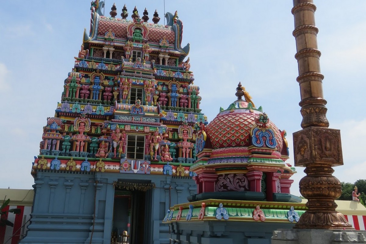  சீர்காழியில் இலிருந்து 15 கி.மீ. தொலைவிலும், திருவெண்காட்டில் இருந்து 4 கி.மீ. தொலைவிலும் அமைந்திருகிறது இந்த, அருள்மிகு தாமரையாள் கேள்வன் திருக்கோவில்.